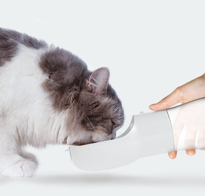 PawSip & Snack™ – Travel Bottle for Thirsty Tails.